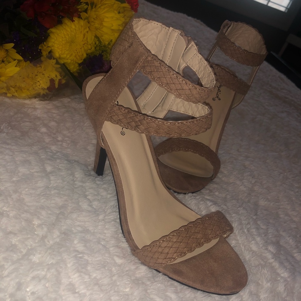 Strap heals